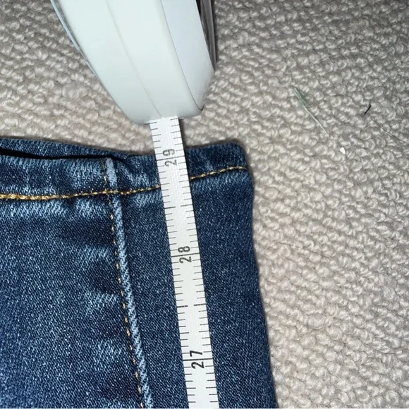 Levi’s Women's Blue Distressed High Rise Skinny Jeans sz 32 - Picture 6 of 6